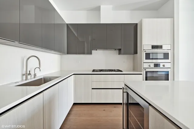 $1,075,000 | 323 South Racine Avenue, Unit 6B, Chicago, IL 60607