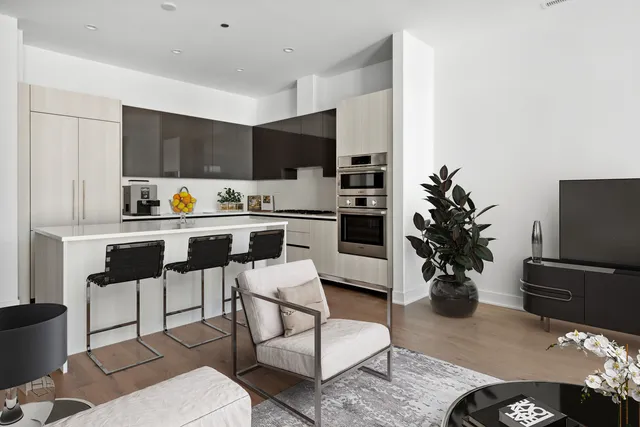 $1,075,000 | 323 South Racine Avenue, Unit 6B, Chicago, IL 60607