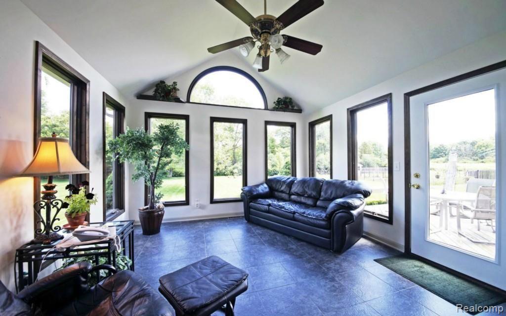 448 North Tipsico Lake Road Highland, MI 48357 - Photo 9 of 28 5-photo-web-1680x1050-271701.jpg