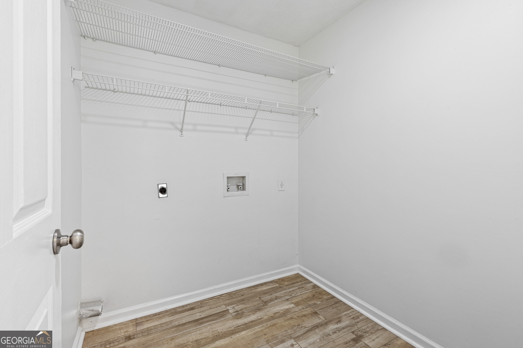 484 Creek Crossing Court Grayson, GA 30017 - Photo 5 of 17 a view of a small space