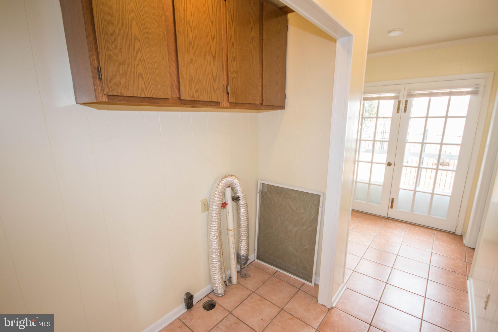 1007 Riverside Drive Salisbury, MD 21801 - Photo 27 of 43 Laundry Hookups