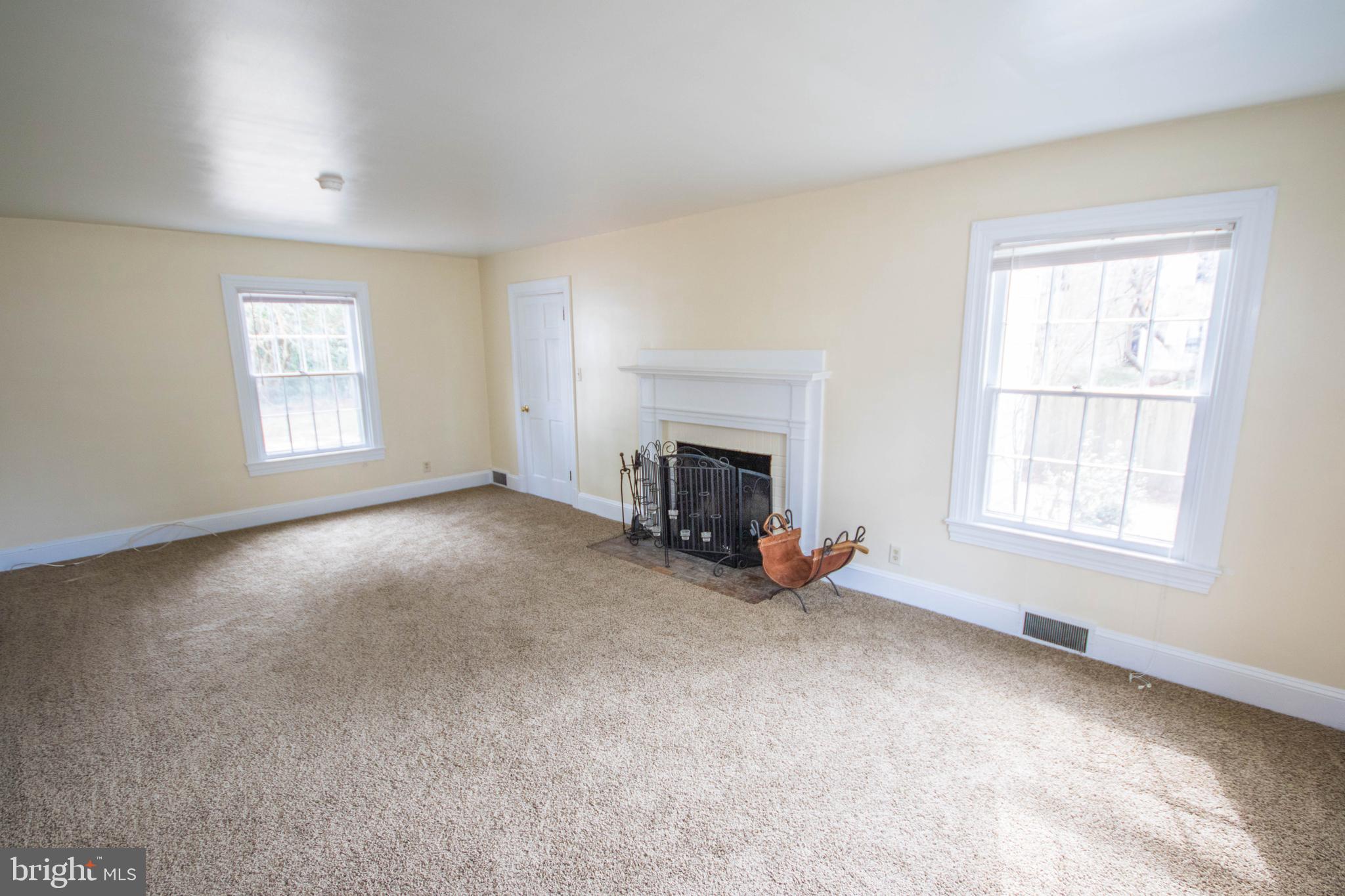 1007 Riverside Drive Salisbury, MD 21801 - Photo 6 of 43 Living Room