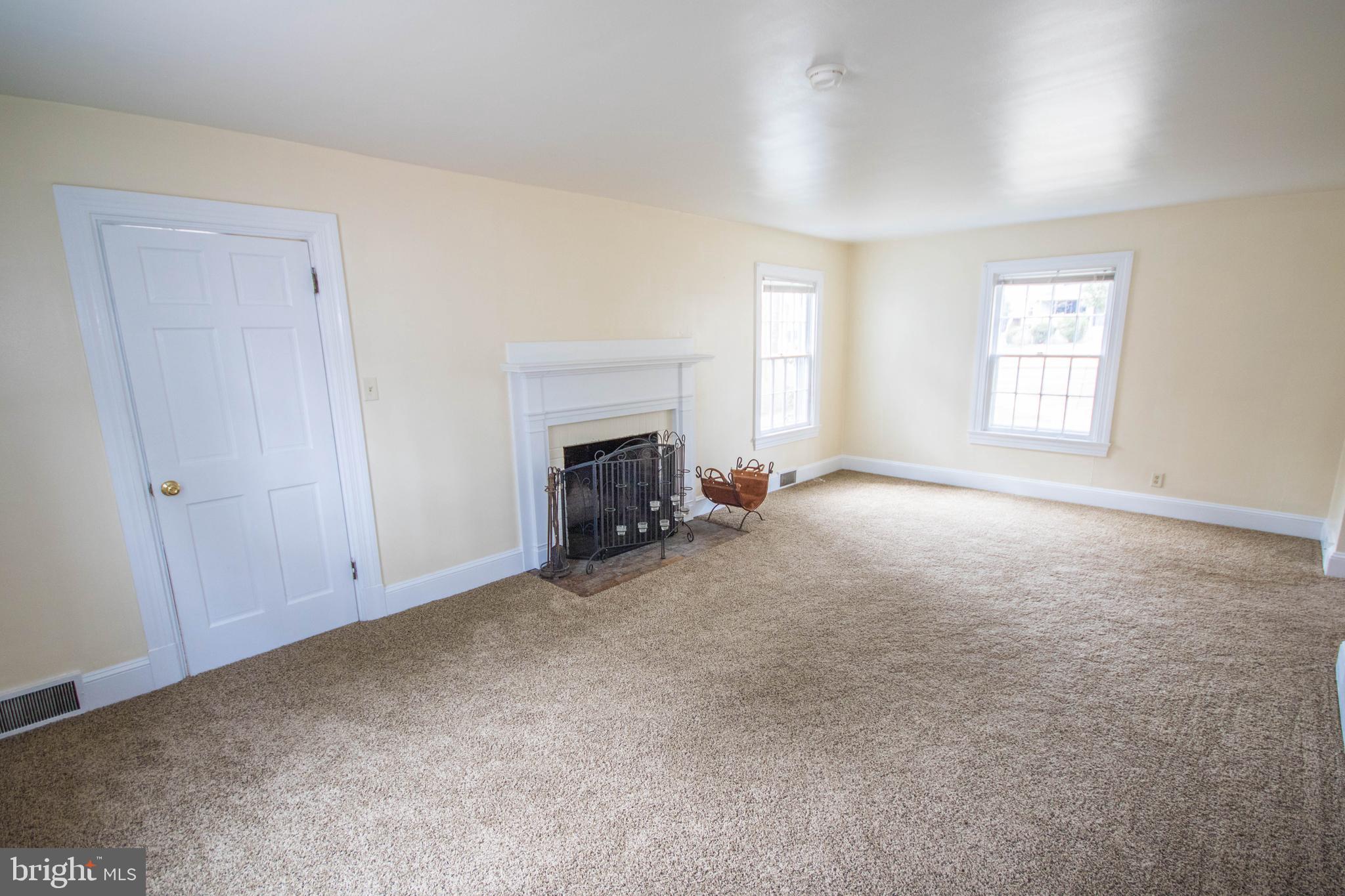 1007 Riverside Drive Salisbury, MD 21801 - Photo 7 of 43 Living Room