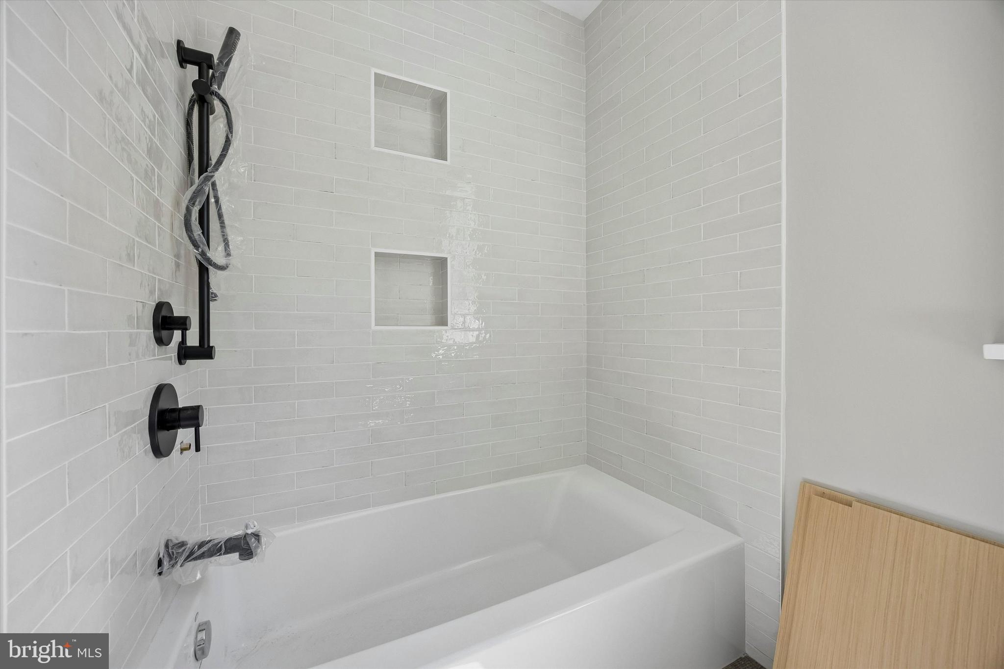 3607 Gradyville Road Newtown Square, PA 19073 - Photo 10 of 20 Jack & Jill Bath