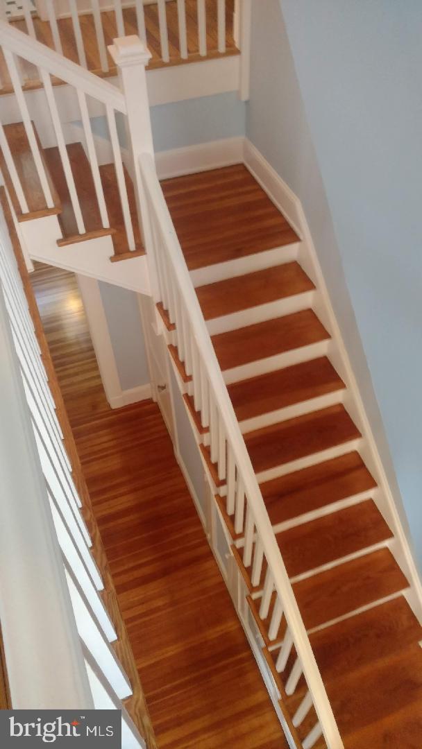 500 State Street Annapolis, MD 21403 - Photo 13 of 44 Foyer Staircase w/heart of pine flooring