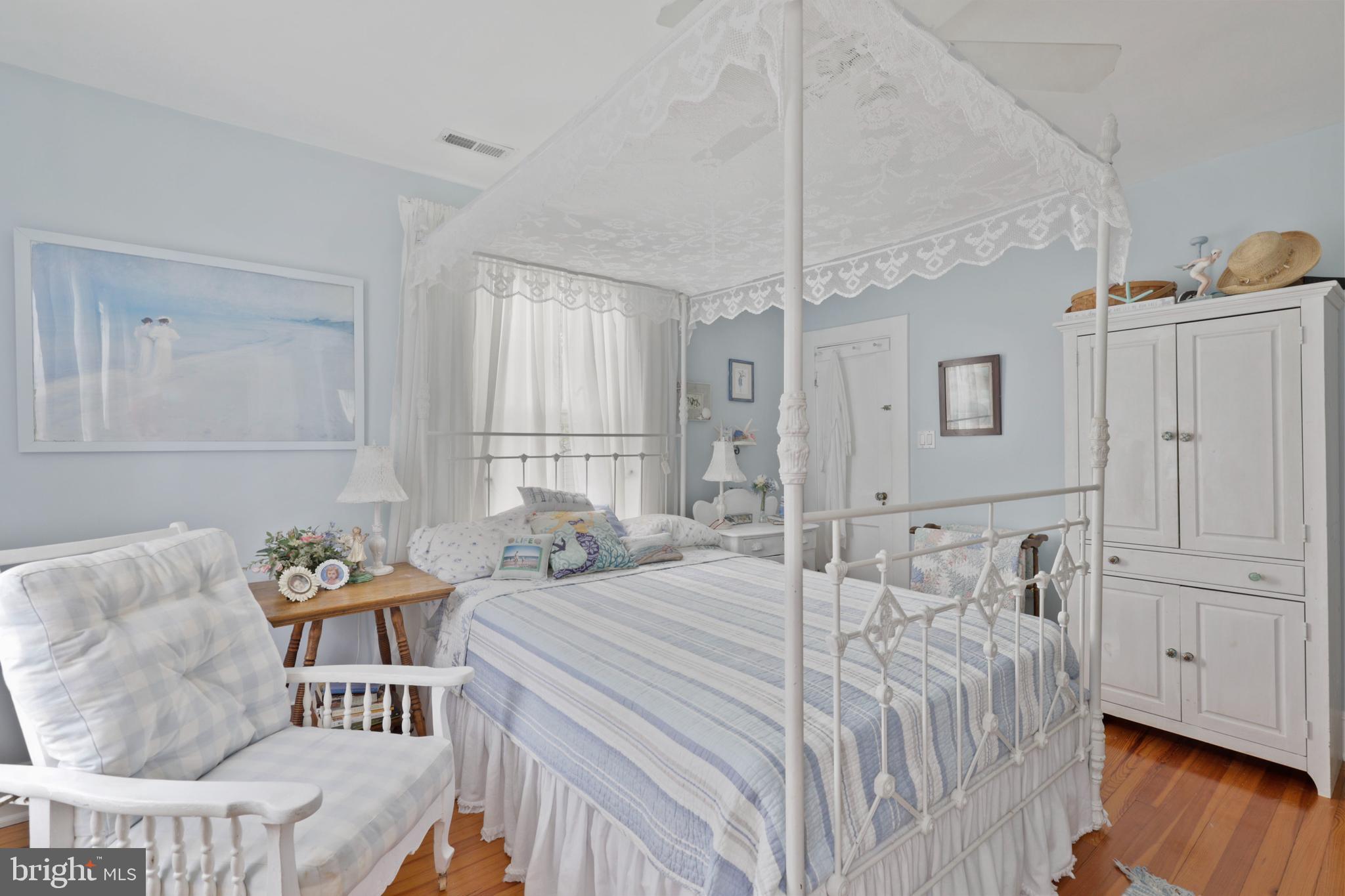 500 State Street Annapolis, MD 21403 - Photo 18 of 44 #3 Bedroom with Walk-in Closet & Shelving