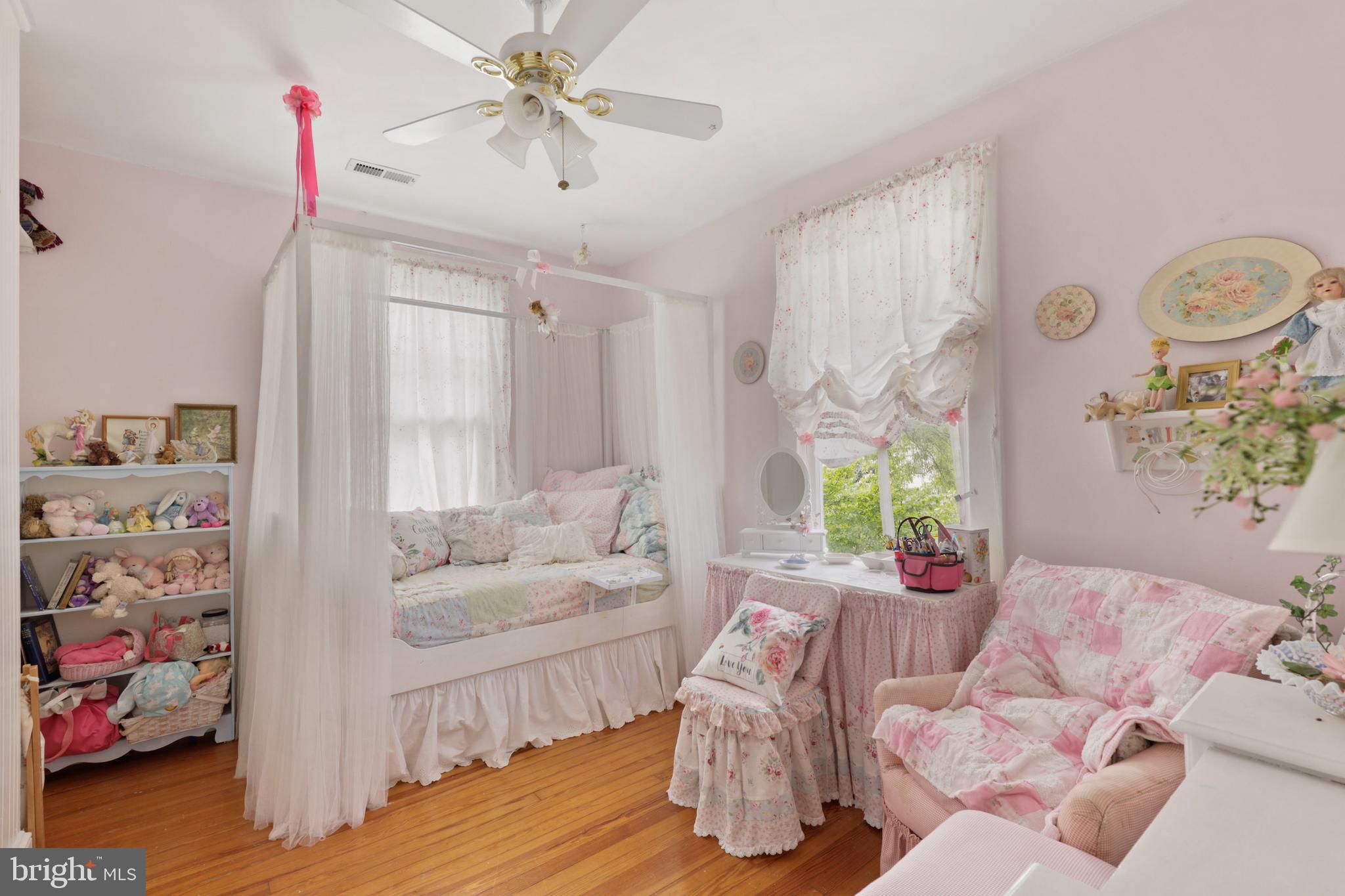 500 State Street Annapolis, MD 21403 - Photo 20 of 44 #4 Bedroom with Huge Walk-in Closet