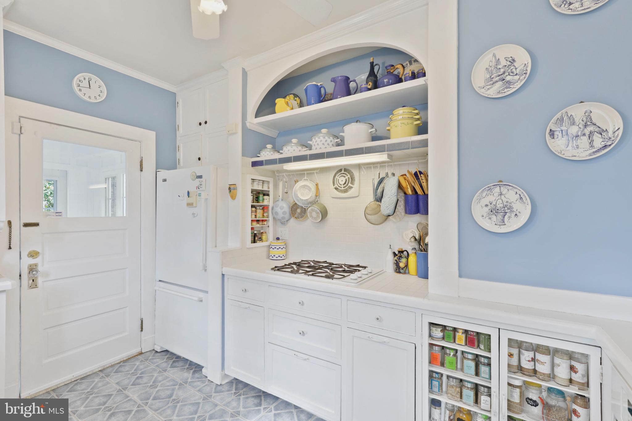 500 State Street Annapolis, MD 21403 - Photo 8 of 44 Recessed Refrigerator, Oven & Microwave