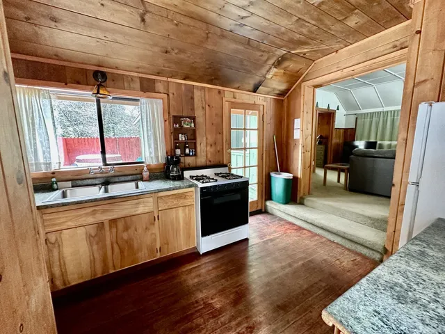 $2,350 | 54059 Montgomery, Idyllwild, CA 92549