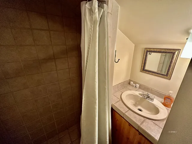 $2,350 | 54059 Montgomery, Idyllwild, CA 92549