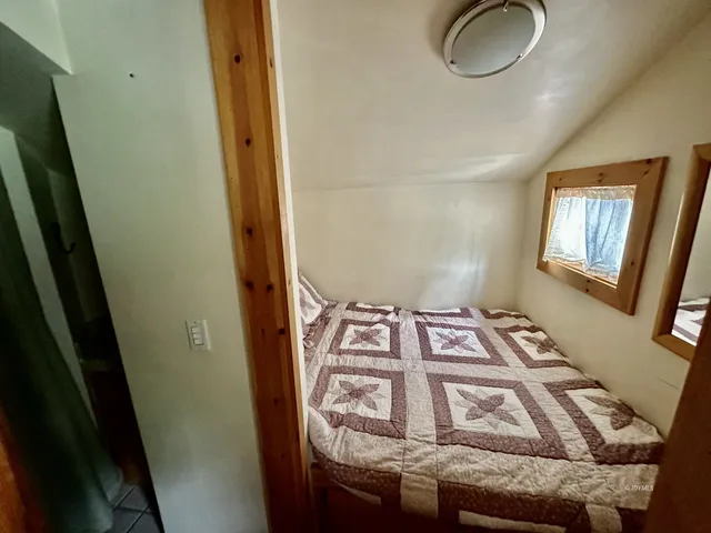 $2,350 | 54059 Montgomery, Idyllwild, CA 92549