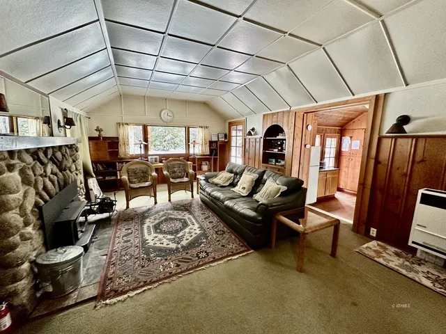 $2,350 | 54059 Montgomery, Idyllwild, CA 92549