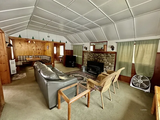 $2,350 | 54059 Montgomery, Idyllwild, CA 92549