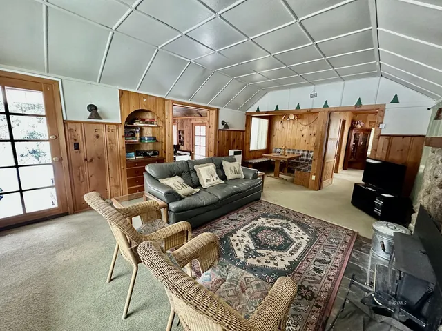 $2,350 | 54059 Montgomery, Idyllwild, CA 92549