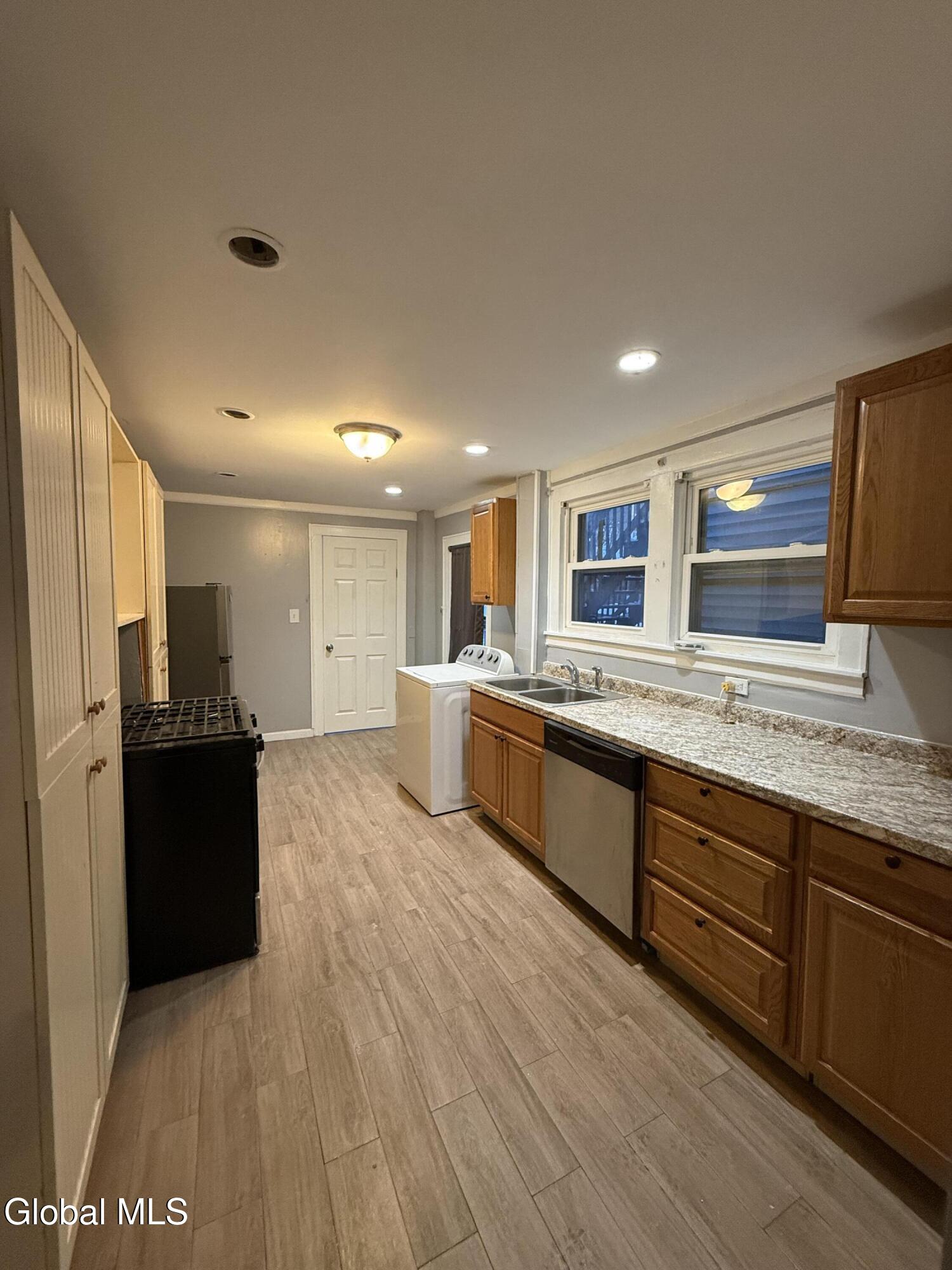 556 2nd Street Troy, NY 12180 - Photo 4 of 20 IMG_9457