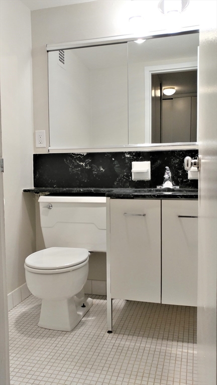 2 Hawthorne Place, Unit 5F Boston, MA 02114 - Photo 7 of 14