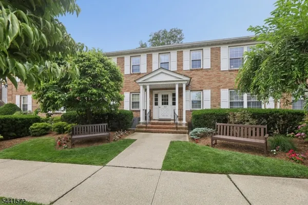 $3,400 | 364 East Ridgewood Avenue, Unit 3, Ridgewood, NJ 07450