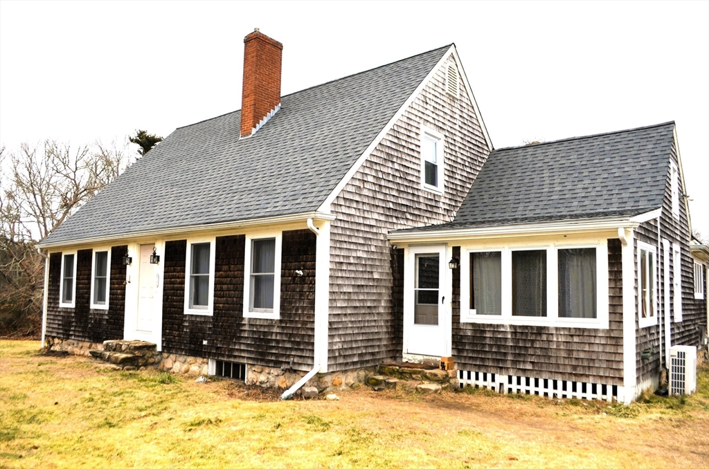 164 Acushnet Road Mattapoisett, MA 02739 - Photo 1 of 40 Gallery Image 1