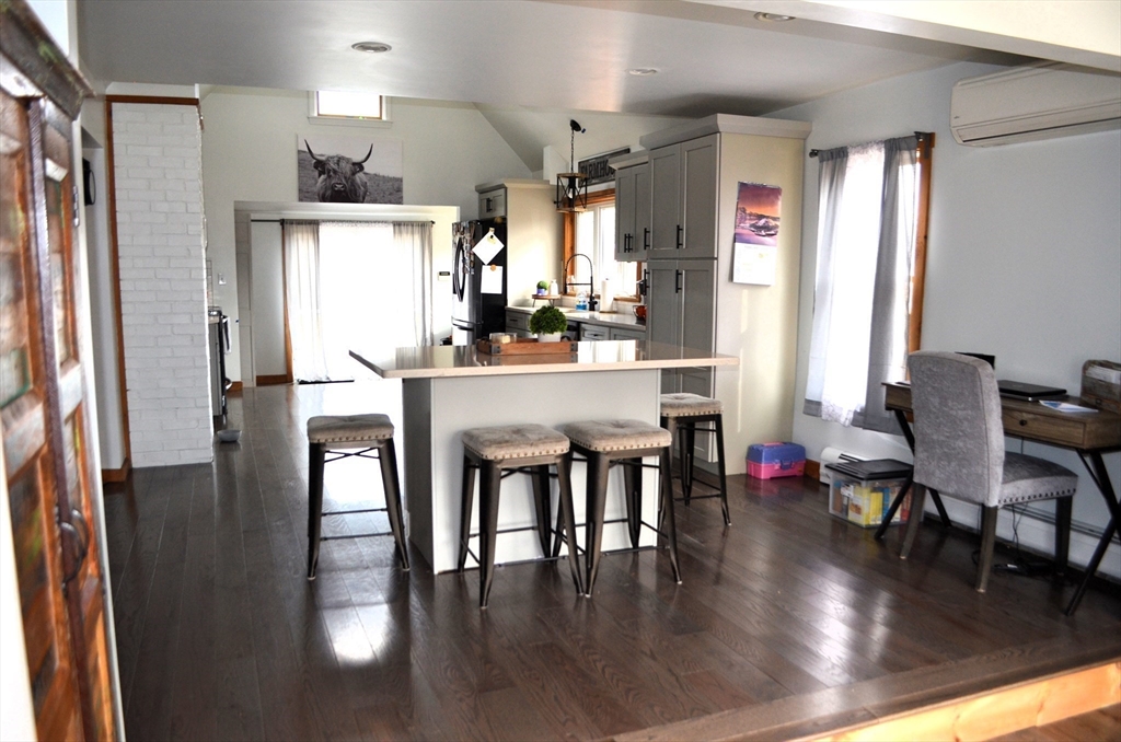 164 Acushnet Road Mattapoisett, MA 02739 - Photo 5 of 40 Gallery Image 5