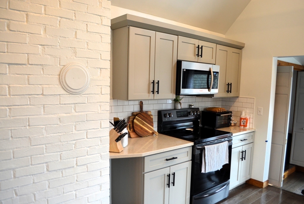 164 Acushnet Road Mattapoisett, MA 02739 - Photo 7 of 40 Gallery Image 7