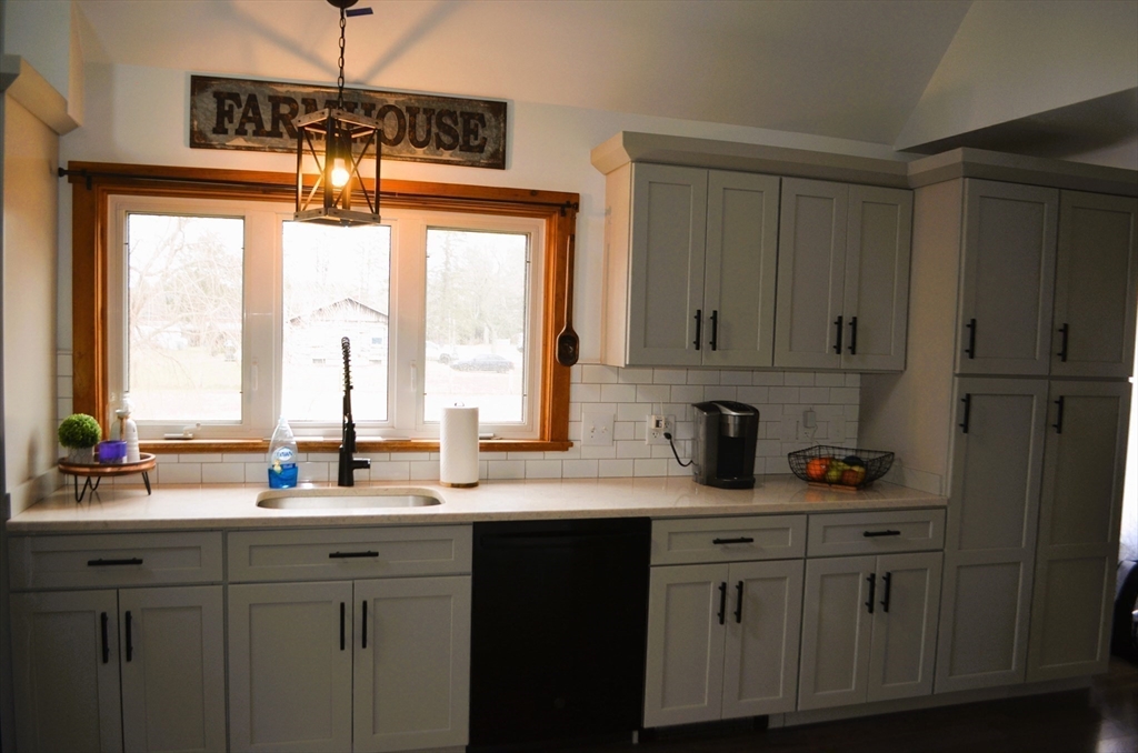 164 Acushnet Road Mattapoisett, MA 02739 - Photo 9 of 40 Gallery Image 9