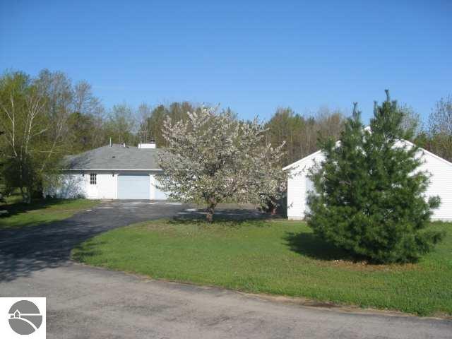 7511 East Lincoln Road Cedar, MI 49621 - Photo 2 of 15 1729856-1.JPG
