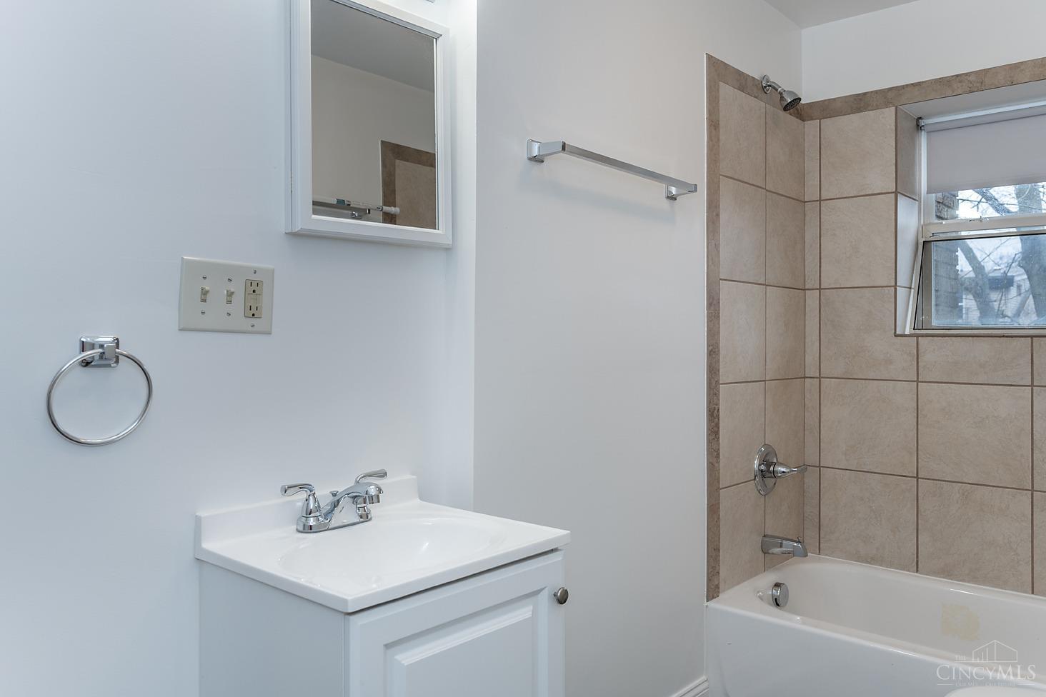 825 William Howard Taft Road, Unit 28 Cincinnati, OH 45206 - Photo 11 of 13