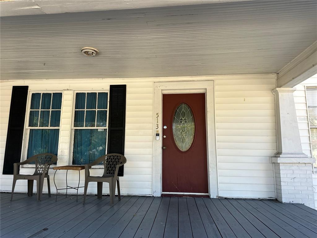 513 West Main Street Wauchula, FL 33873 - Photo 7 of 43 an entryway with wooden floor