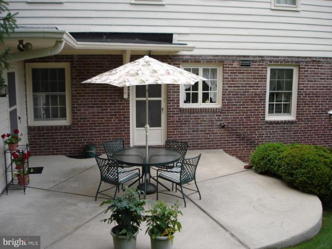 535 Valley View Road Towson, MD 21286 - Photo 20 of 24 Patio w/access from kitchen or family room.
