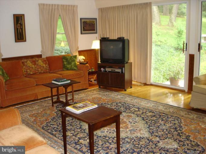 535 Valley View Road Towson, MD 21286 - Photo 7 of 24 Expansive Family Room