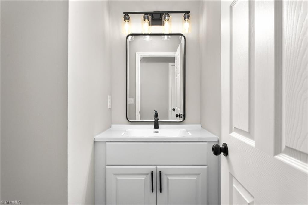 5424 Bridle Ridge Drive Pfafftown, NC 27040 - Photo 9 of 17