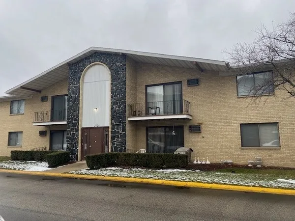 $1,695 | 110 West 66th Street, Unit 3, Westmont, IL 60559