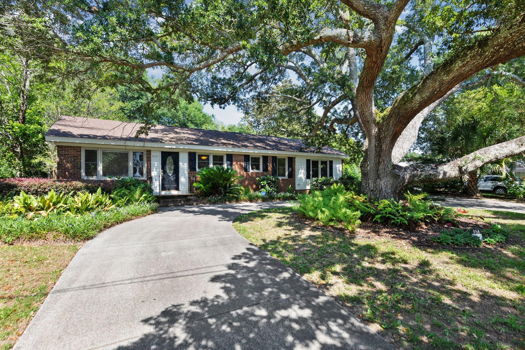 854 Montgomery Road Charleston, SC 29412 - Photo 2 of 42 854MontgomeryRd-KeenEyeMarketing-01
