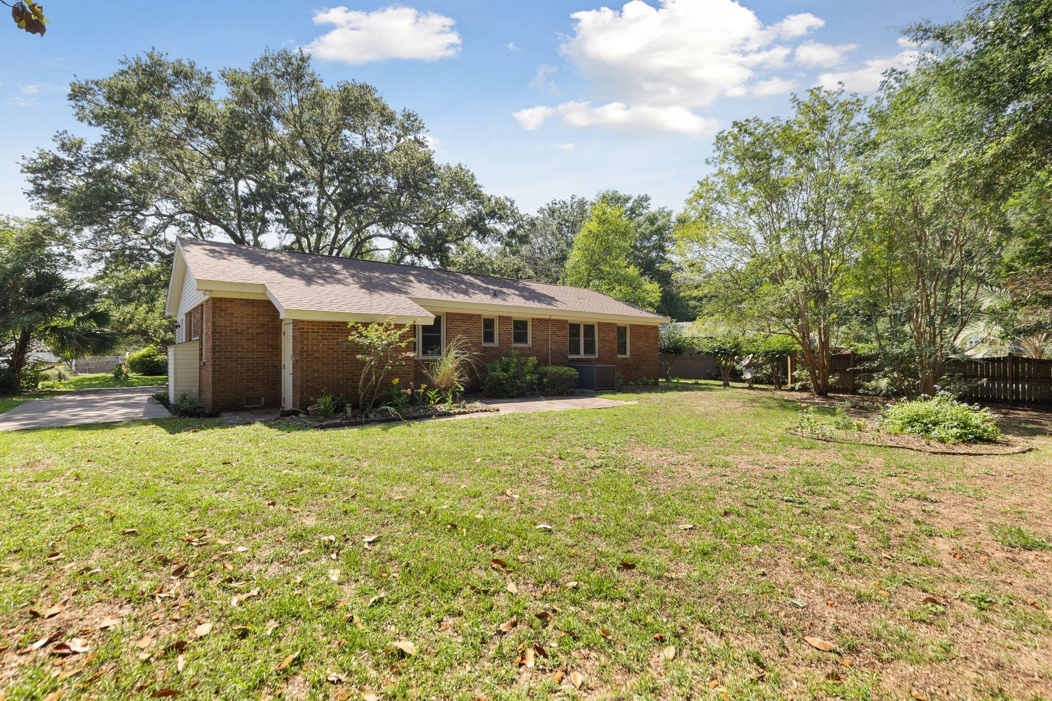 854 Montgomery Road Charleston, SC 29412 - Photo 34 of 42 854MontgomeryRd-KeenEyeMarketing-35