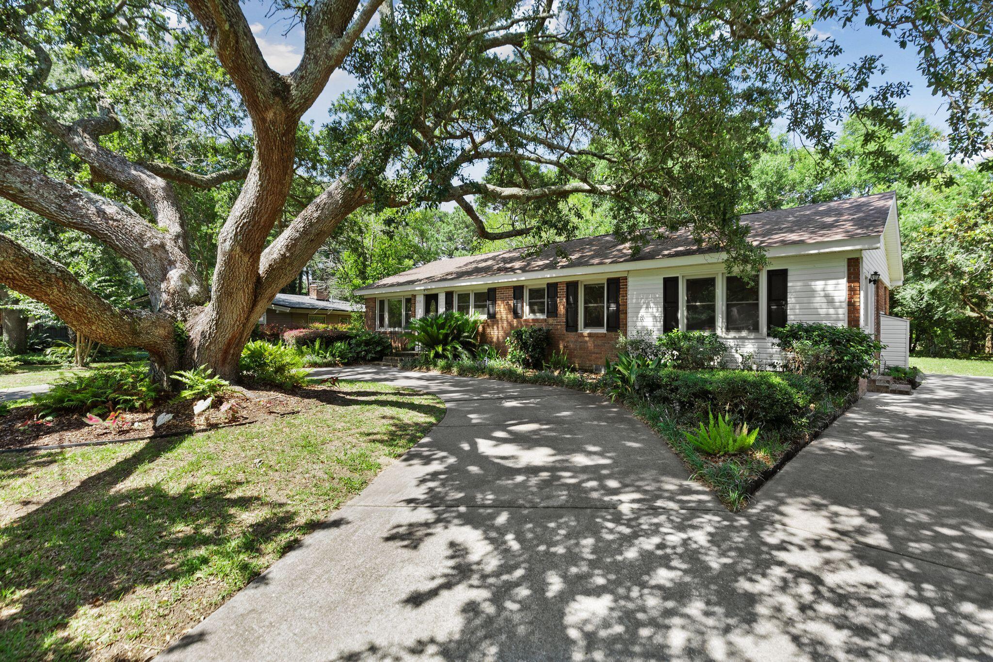 854 Montgomery Road Charleston, SC 29412 - Photo 4 of 42 854MontgomeryRd-KeenEyeMarketing-04