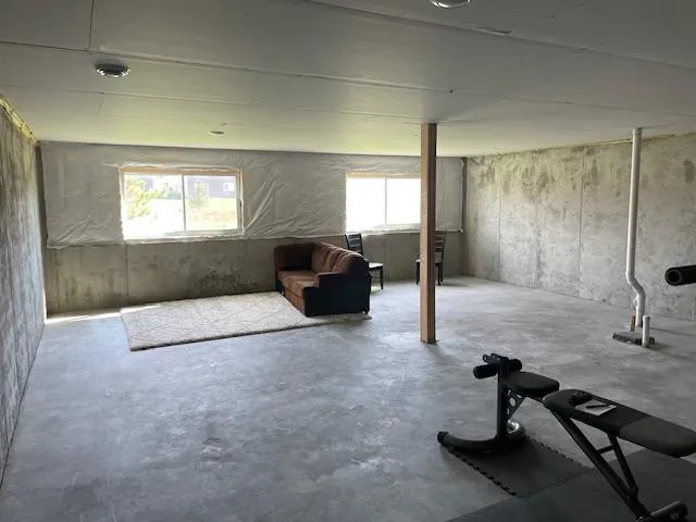 $2,400 | 39873 Fallbrook Avenue, North Branch, MN 55056