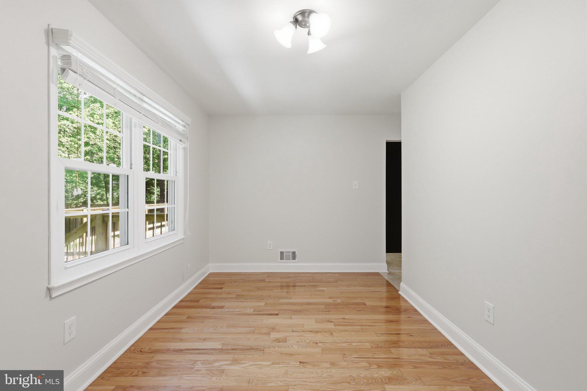 12348 Coleraine Court Reston, VA 20191 - Photo 10 of 56 Dining room