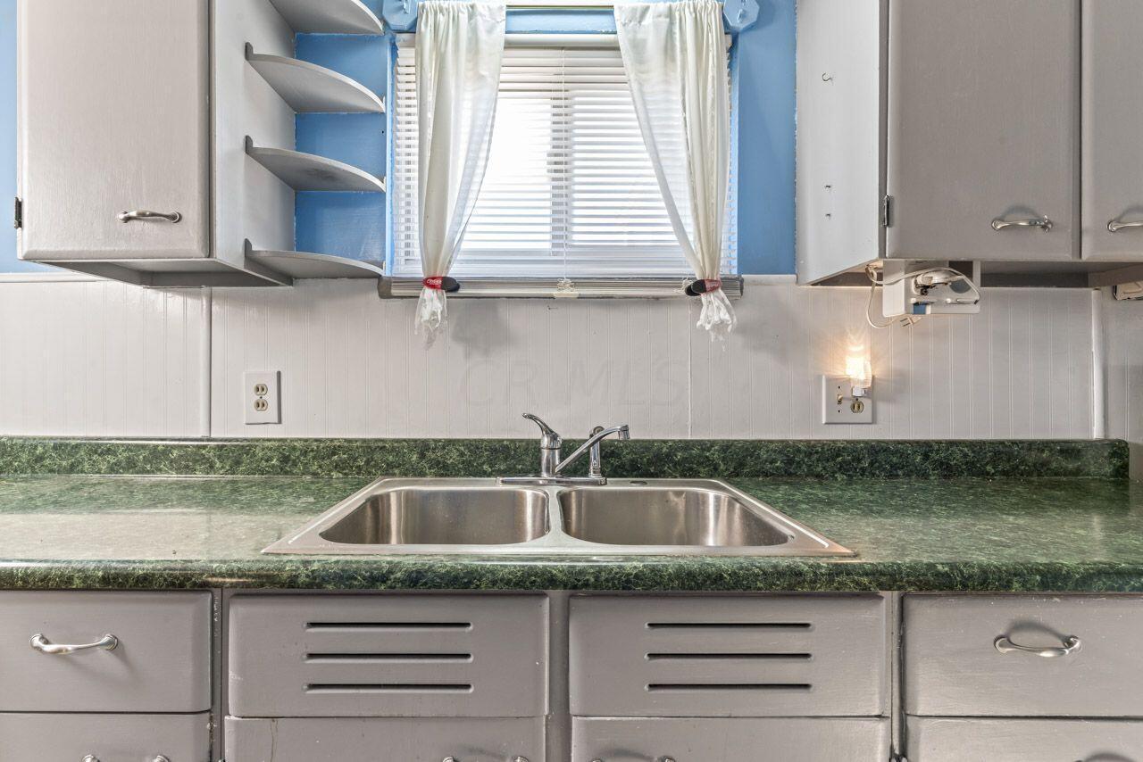101 Summit Street Newark, OH 43055 - Photo 6 of 29 Kitchen Sink