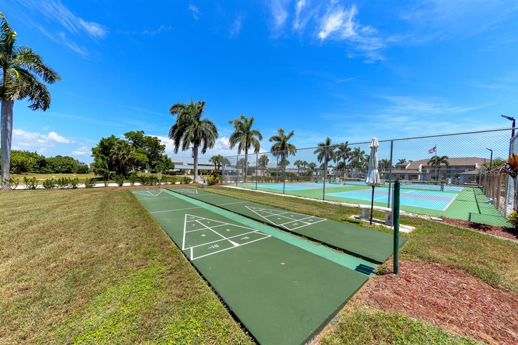 335 Coldeway Drive, Unit F21 Punta Gorda, FL 33950 - Photo 41 of 45 a view of a basketball court