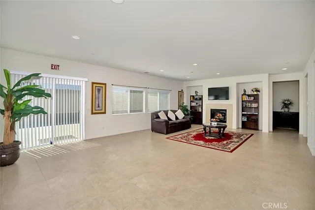 a view of livingroom with furniture and livingroom