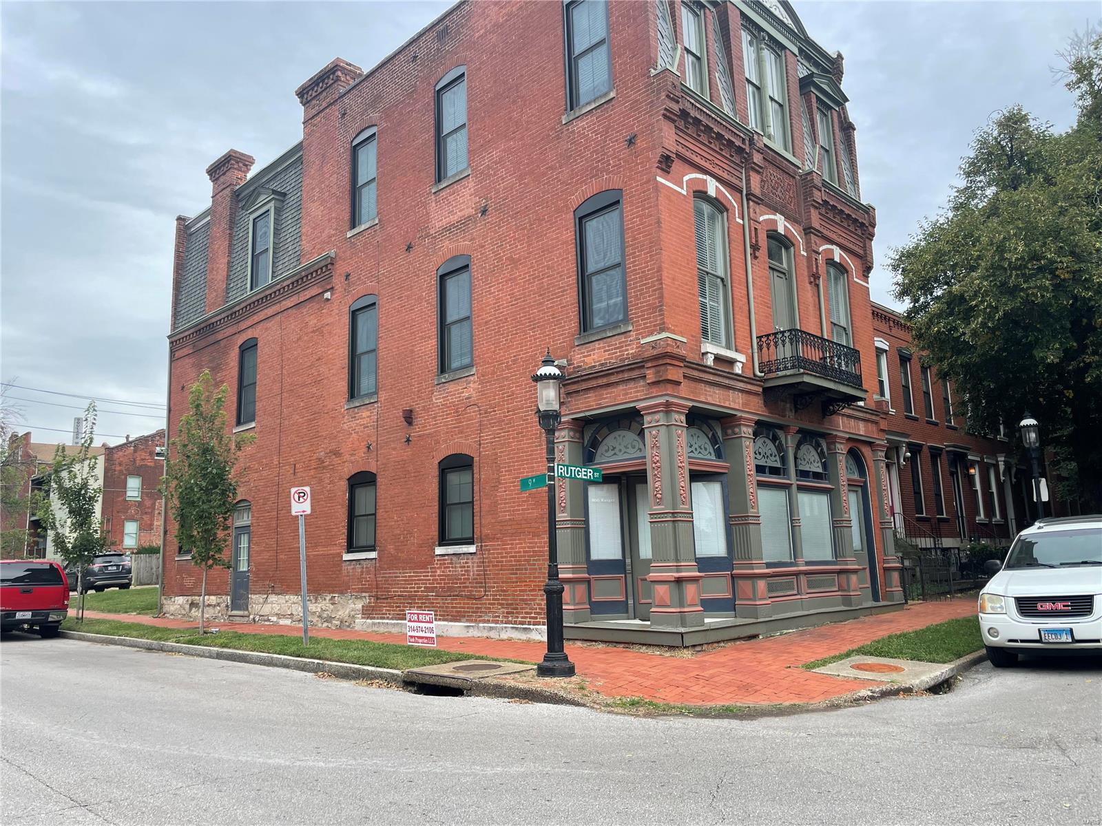 900 Rutger Street St. Louis, MO 63104 - Photo 1 of 16 Gallery Image 1