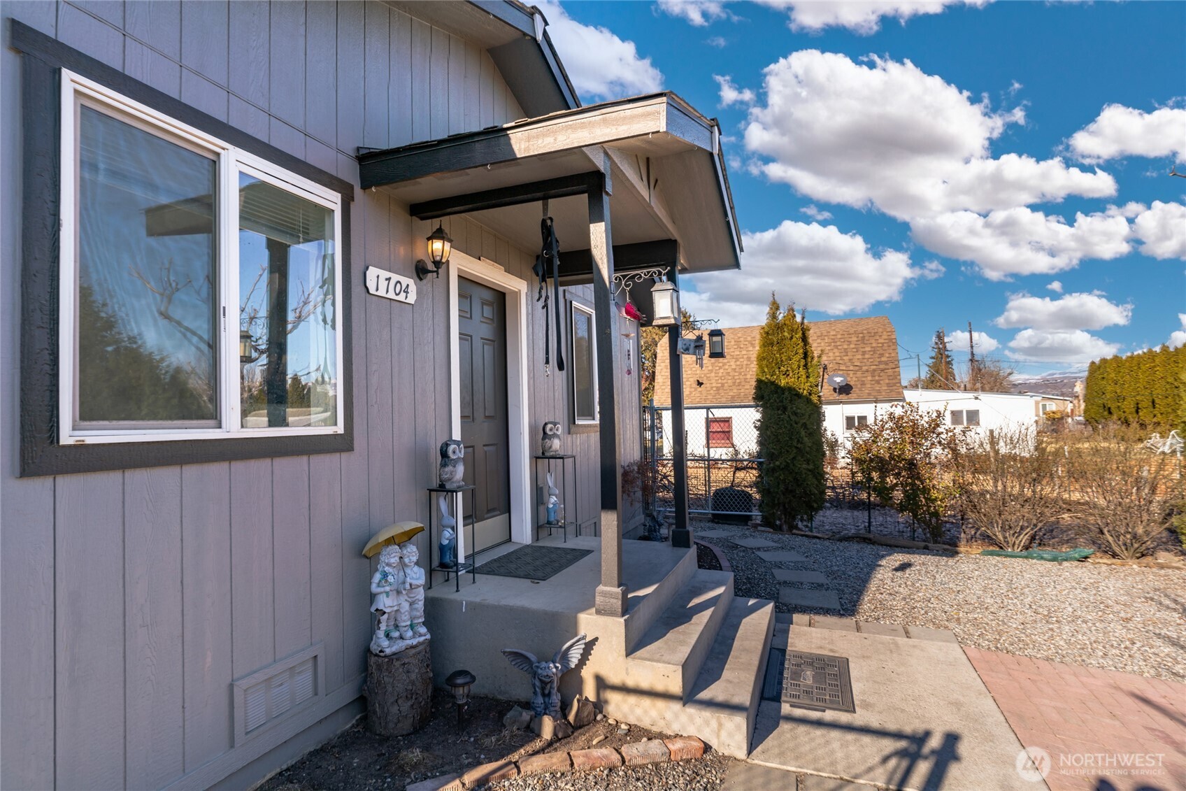 1704 Frances Court Wenatchee, WA 98801 - Photo 2 of 31