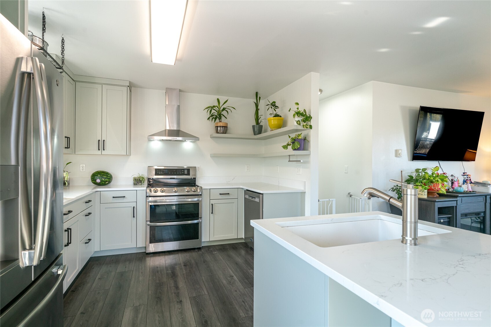 1704 Frances Court Wenatchee, WA 98801 - Photo 3 of 31