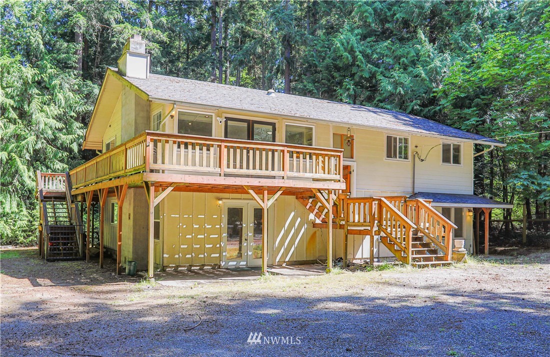 3505 Quade Road Clinton, WA 98236 - Photo 1 of 24 Gallery Image 1
