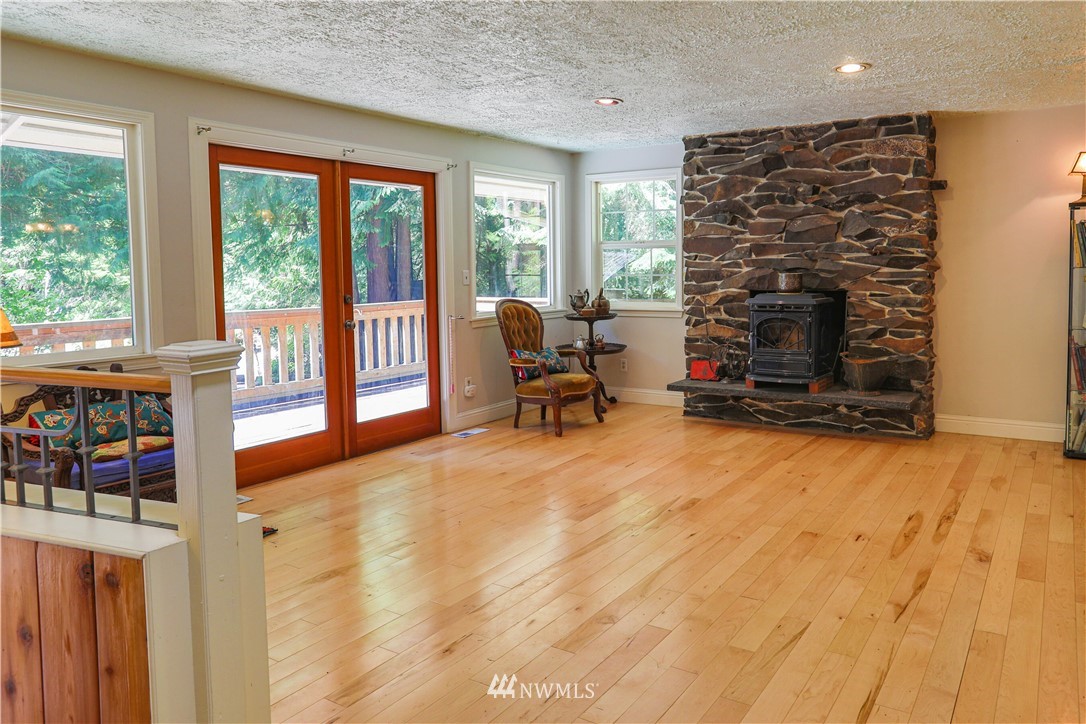 3505 Quade Road Clinton, WA 98236 - Photo 2 of 24 Gallery Image 2