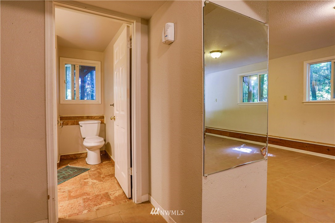 3505 Quade Road Clinton, WA 98236 - Photo 16 of 24 Gallery Image 16