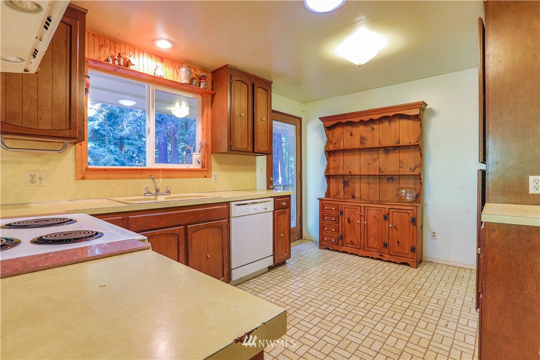3505 Quade Road Clinton, WA 98236 - Photo 6 of 24 Gallery Image 6
