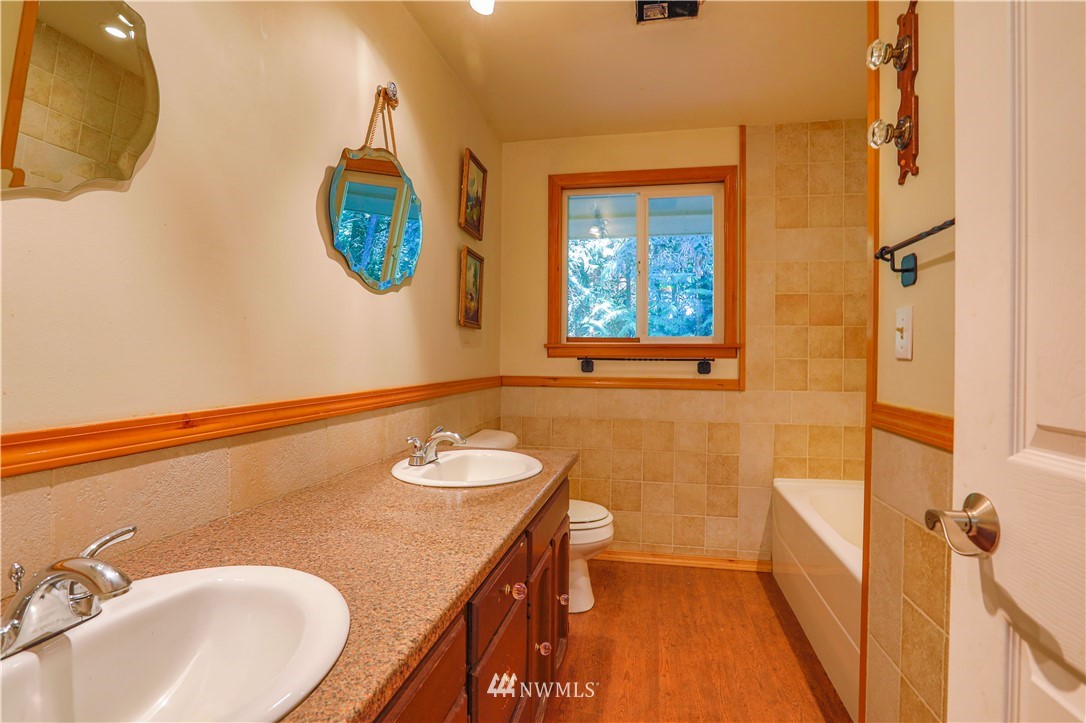 3505 Quade Road Clinton, WA 98236 - Photo 10 of 24 Gallery Image 10