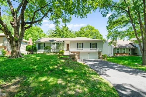 $375,000 | 9947 Ballentine Drive, Overland Park, KS 66214