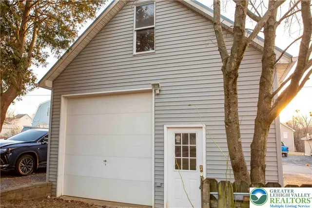 $350,000 | 2314 North 1st Avenue, Whitehall, PA 18052